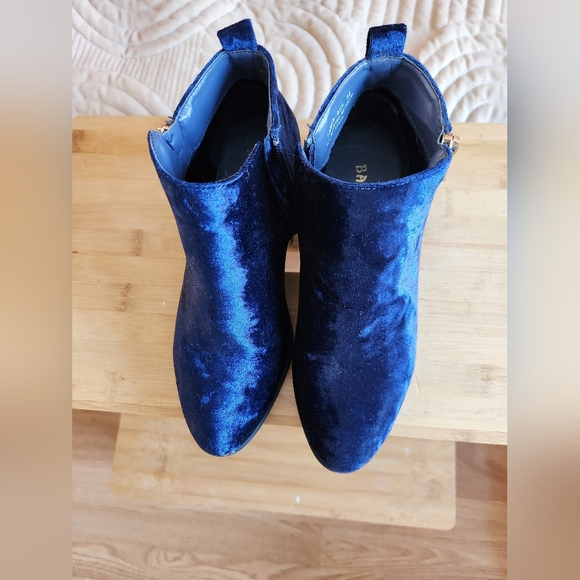 Bamboo size 5.5 velvet boots with gold zippers - Picture 4 of 5